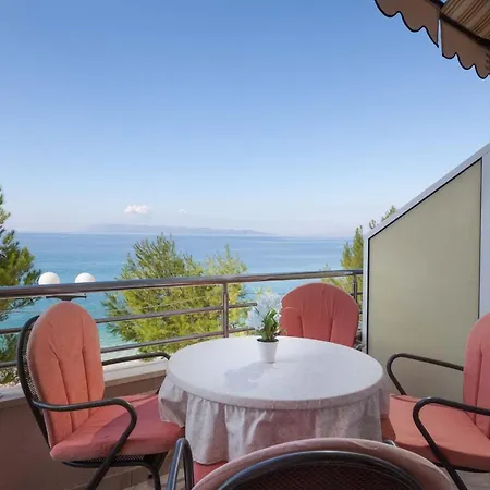 Apartments Marijan - Beachfront Tucepi Exterior photo