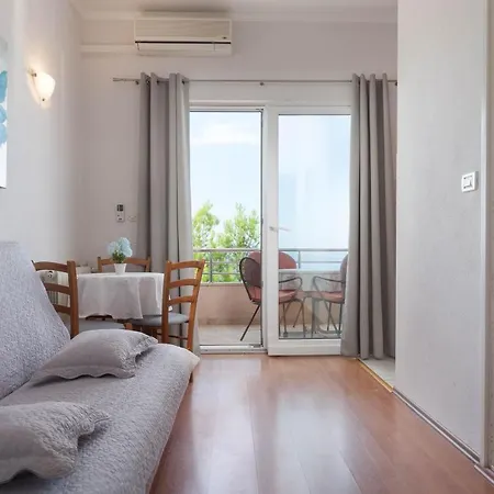 Apartments Marijan - Beachfront Tucepi Exterior photo