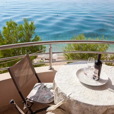 Apartments Marijan - Beachfront Tucepi Exterior photo
