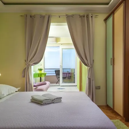 Apartments Marijan - Beachfront Tucepi Exterior photo