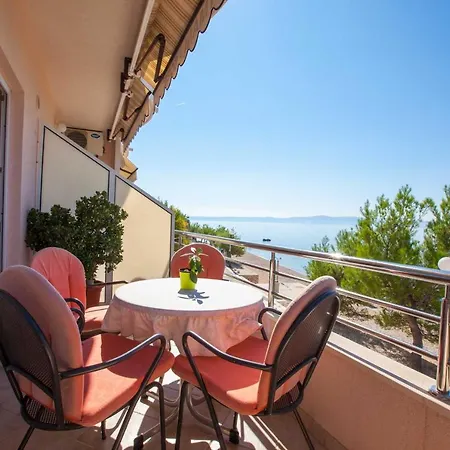 Apartments Marijan - Beachfront Tucepi Exterior photo