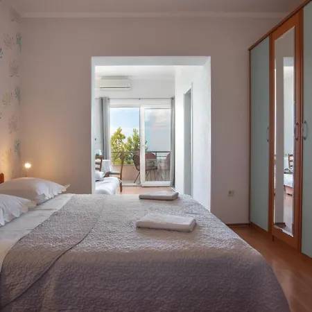 Apartments Marijan - Beachfront Tucepi Exterior photo
