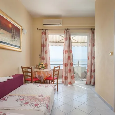 Apartments Marijan - Beachfront Tucepi Exterior photo
