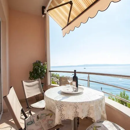 Apartments Marijan - Beachfront Tucepi Exterior photo