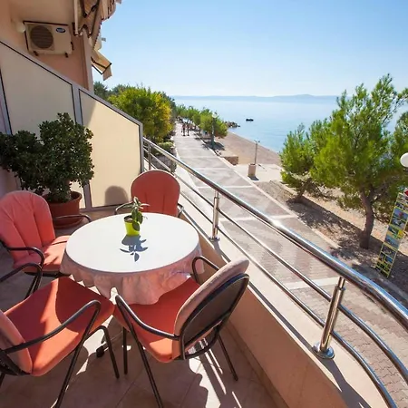 Apartments Marijan - Beachfront Tucepi Exterior photo