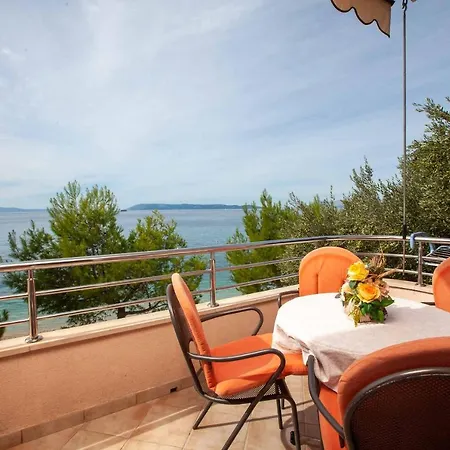 Apartments Marijan - Beachfront Tucepi Exterior photo