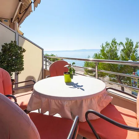 Apartments Marijan - Beachfront Tucepi Exterior photo