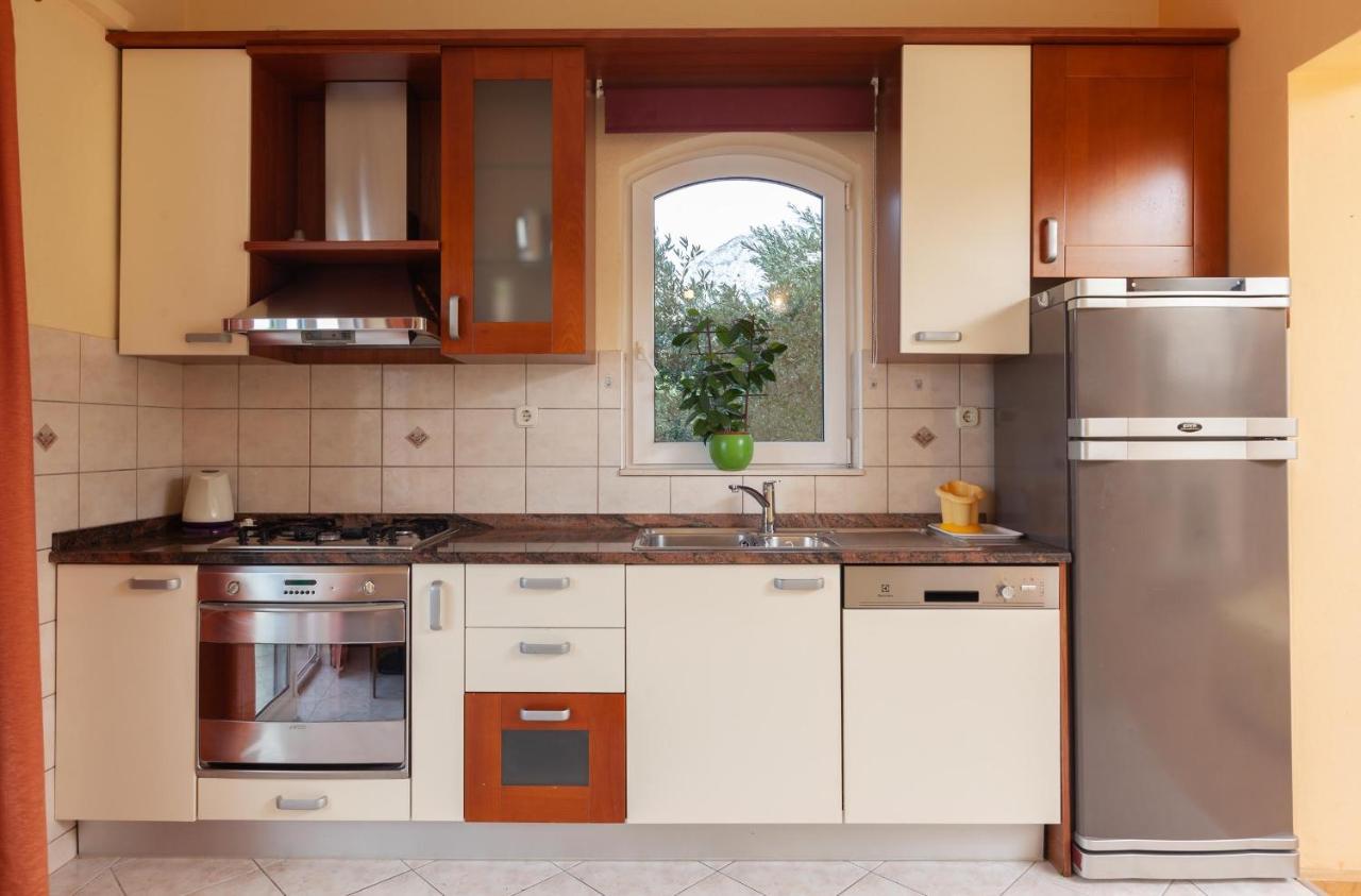 Marijan - Beachfront Apartment Tucepi