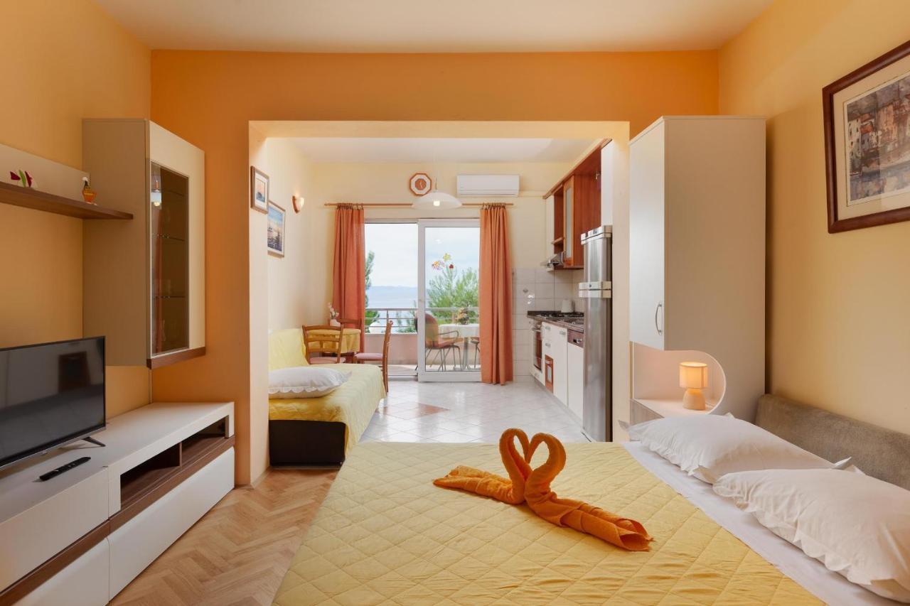 Marijan - Beachfront * Tucepi