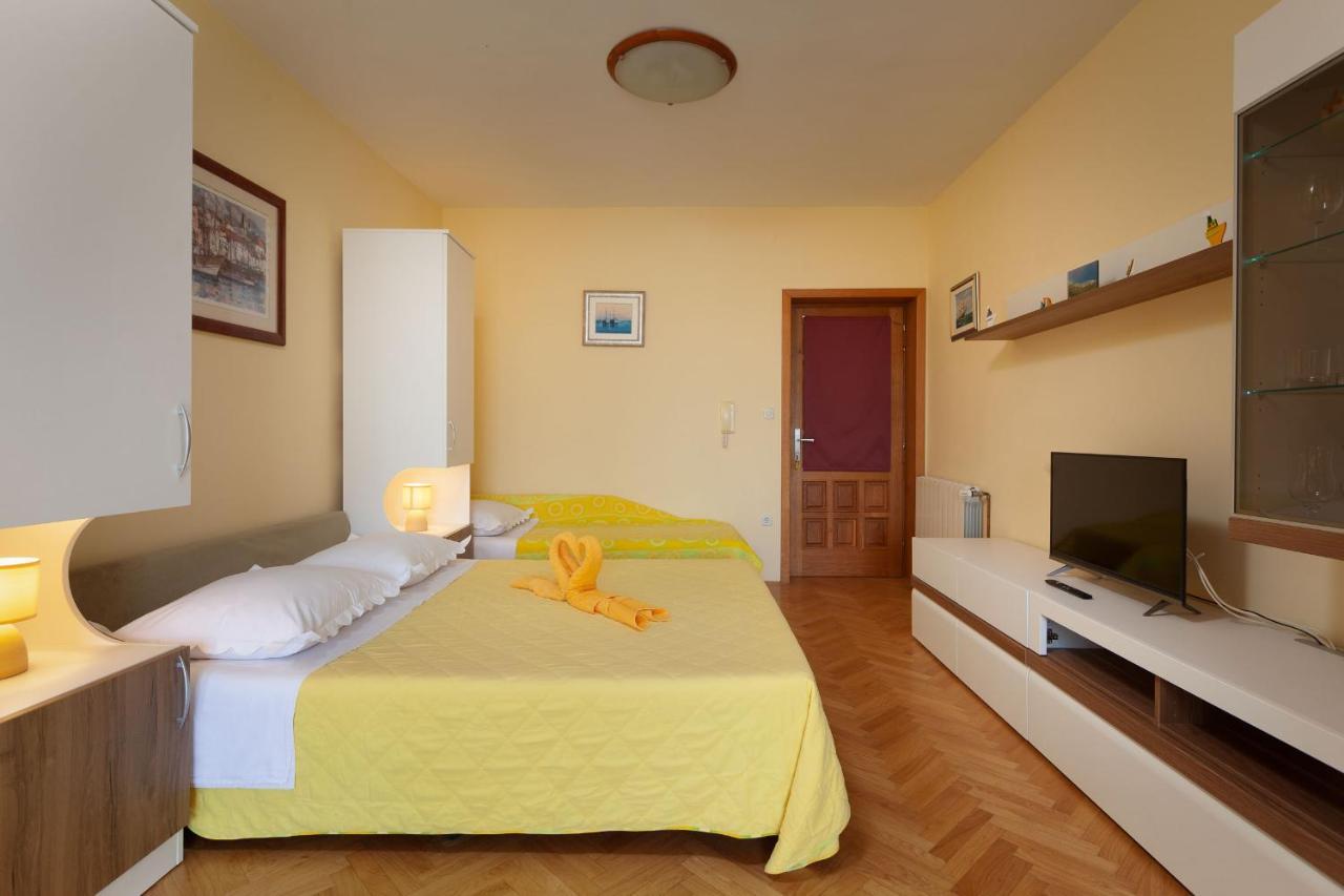 Marijan - Beachfront * Tucepi