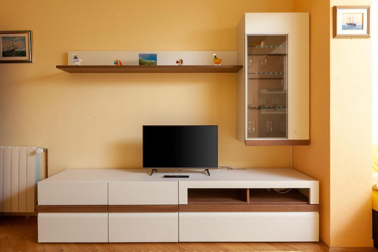 Apartment Marijan - Beachfront Tucepi