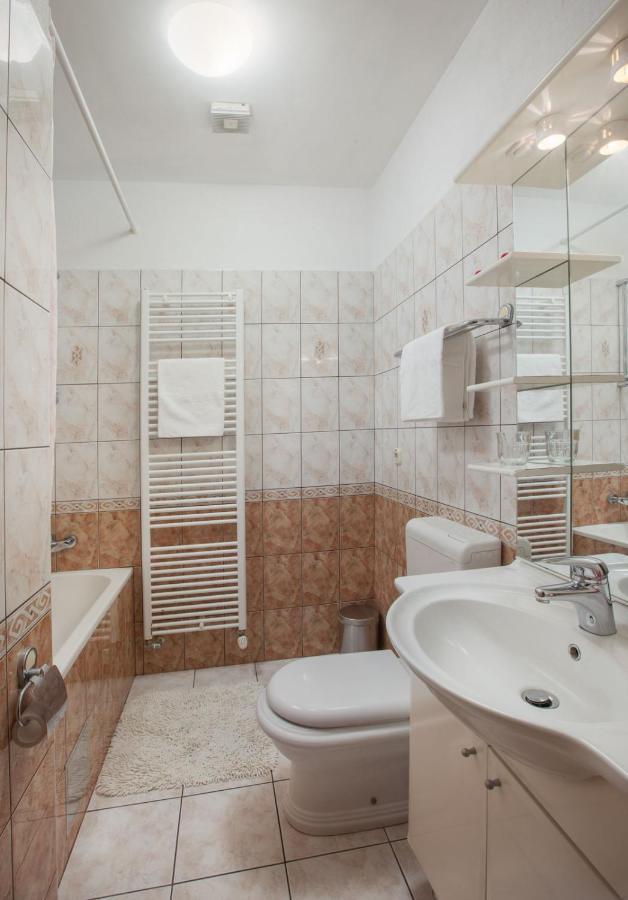 Marijan - Beachfront Apartment