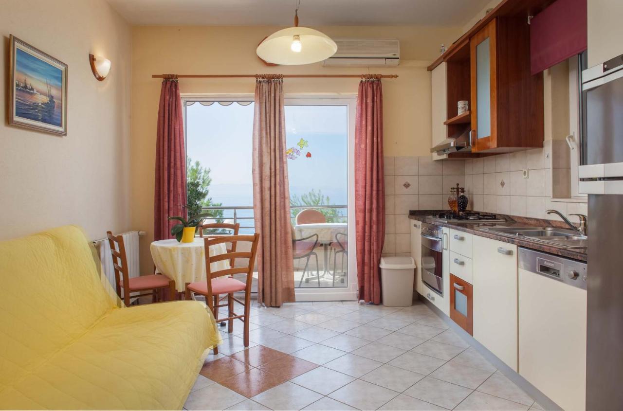 Marijan - Beachfront Apartment