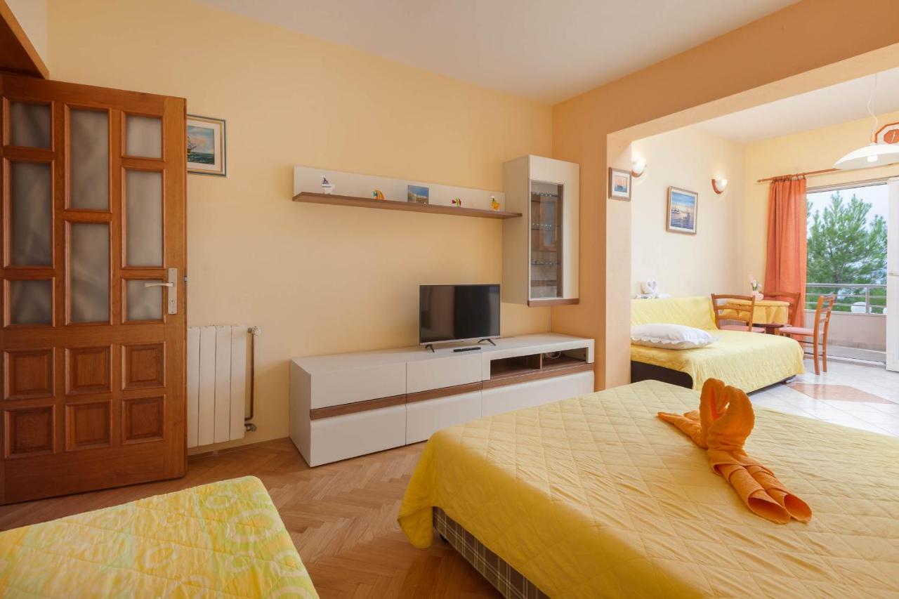 Marijan - Beachfront Apartment *