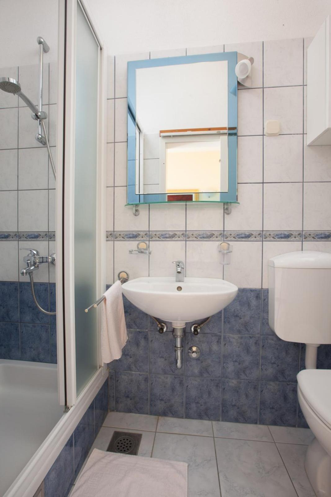 Marijan - Beachfront Apartment
